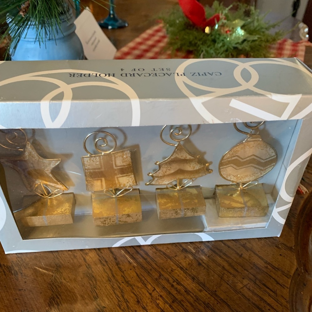 Department 56 Capsized design place cardholders. Set of 4. NWT